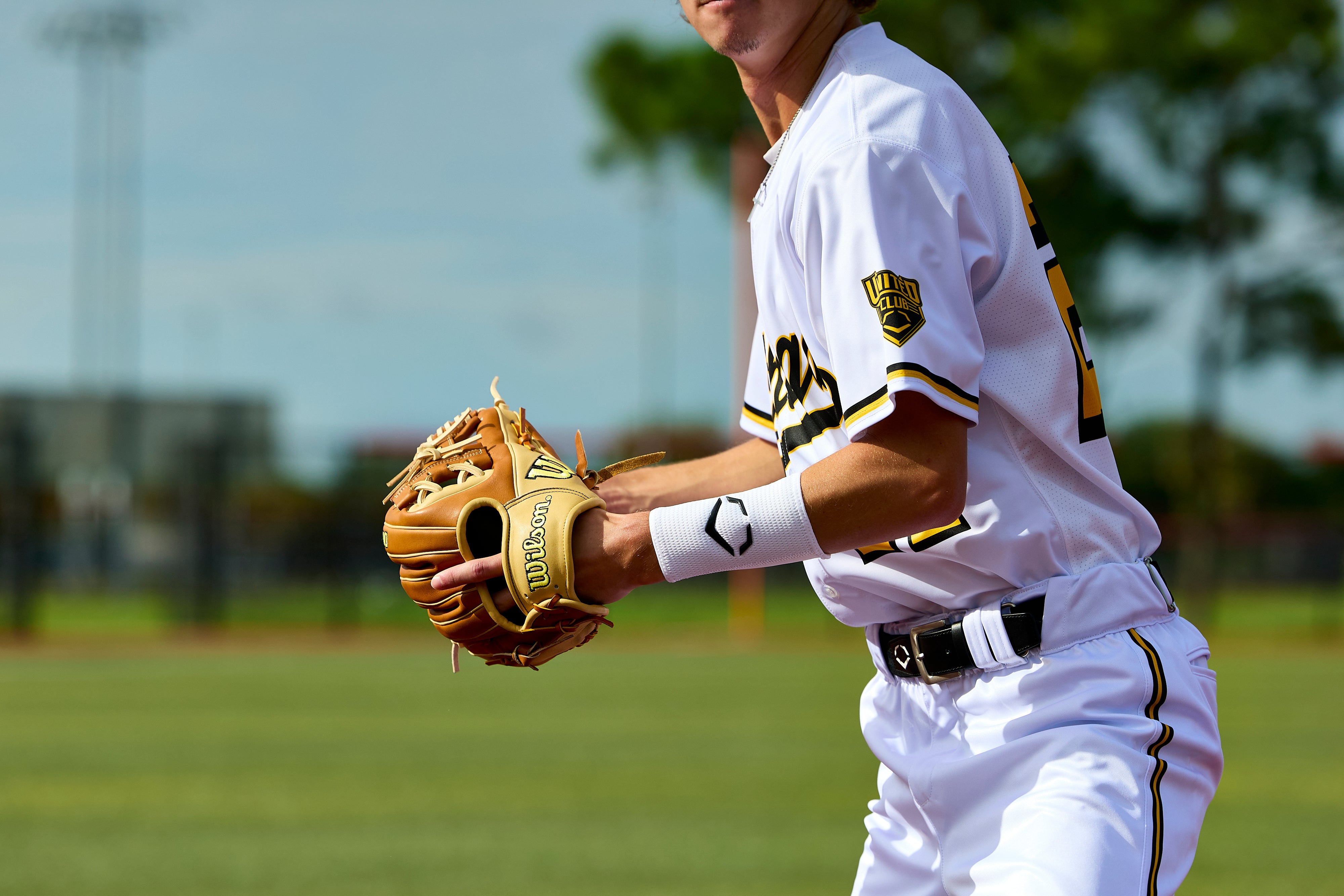 Wilson A2000 Classic 1975 Model 11.75" Baseball Infield Glove