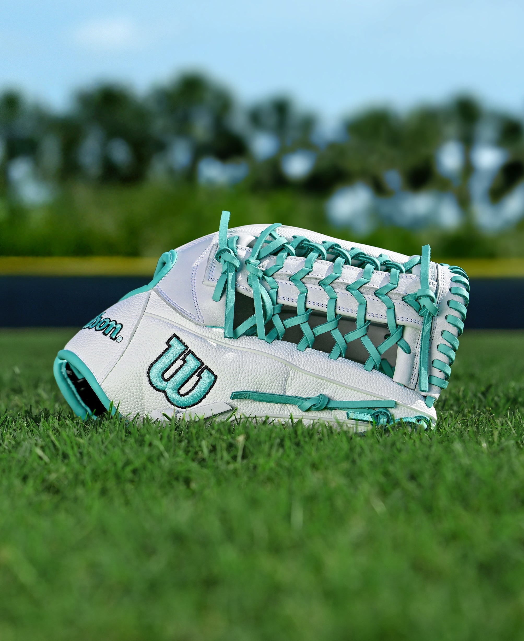 Wilson A1000 T125 Model 12.5" Fastpitch Outfield Glove with SuperSkin