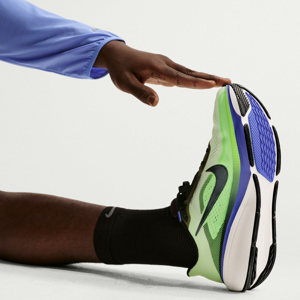 Nike Mens Pegasus 42 Running Shoes