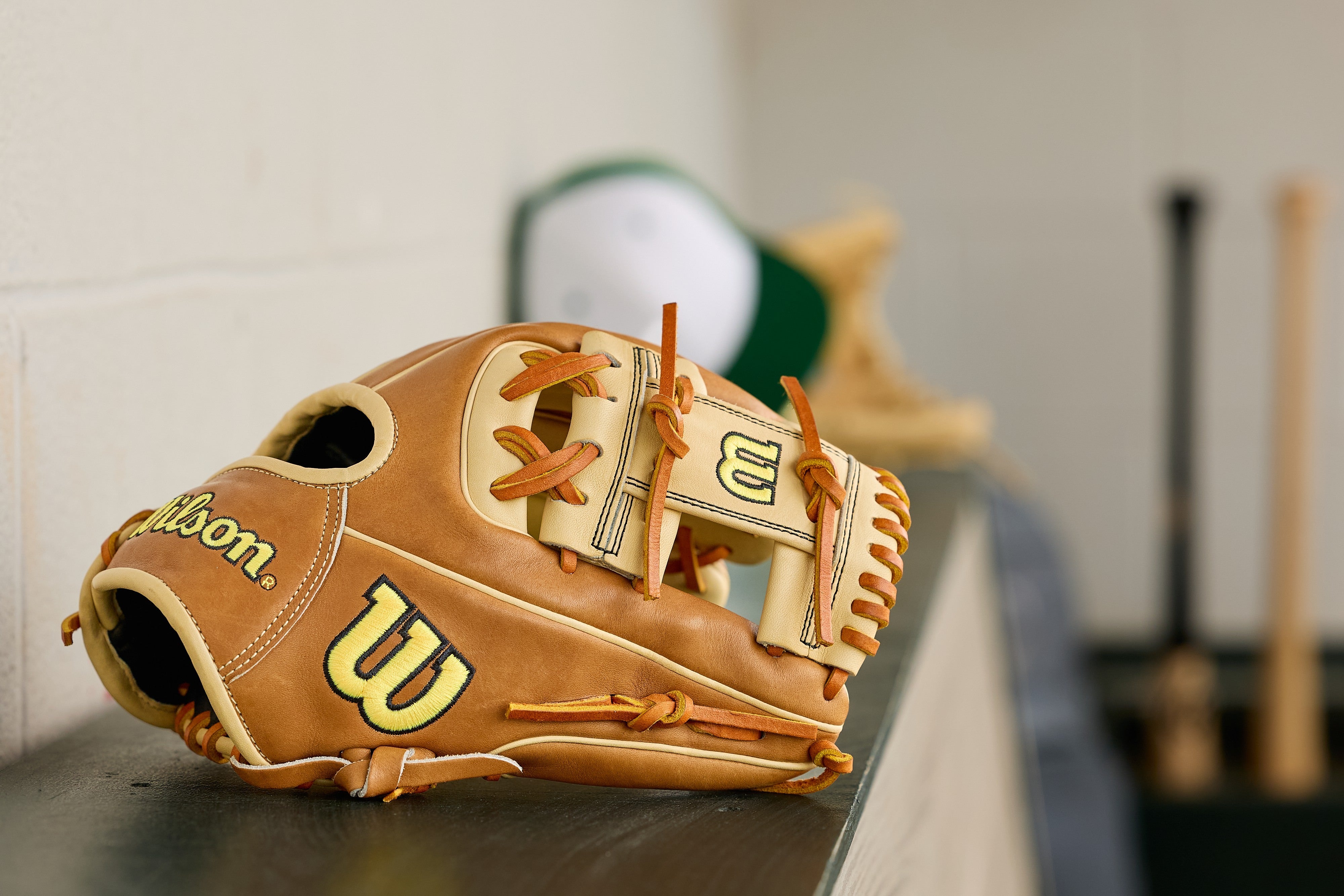 Wilson A2000 Classic 1786 Black/Blonde Model 11.5" Baseball Infield Glove