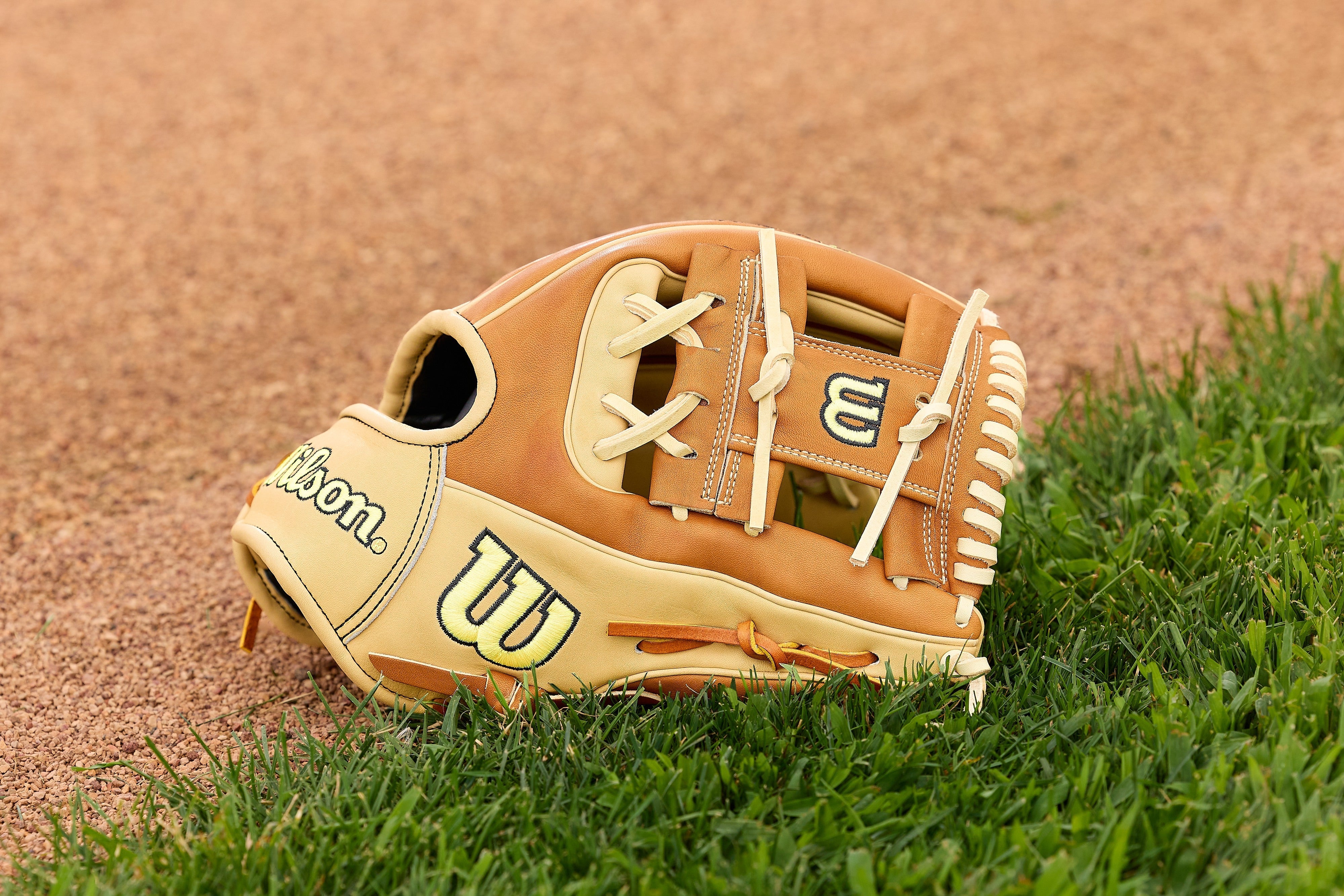 Wilson A2000 Classic 1975 Model 11.75" Baseball Infield Glove