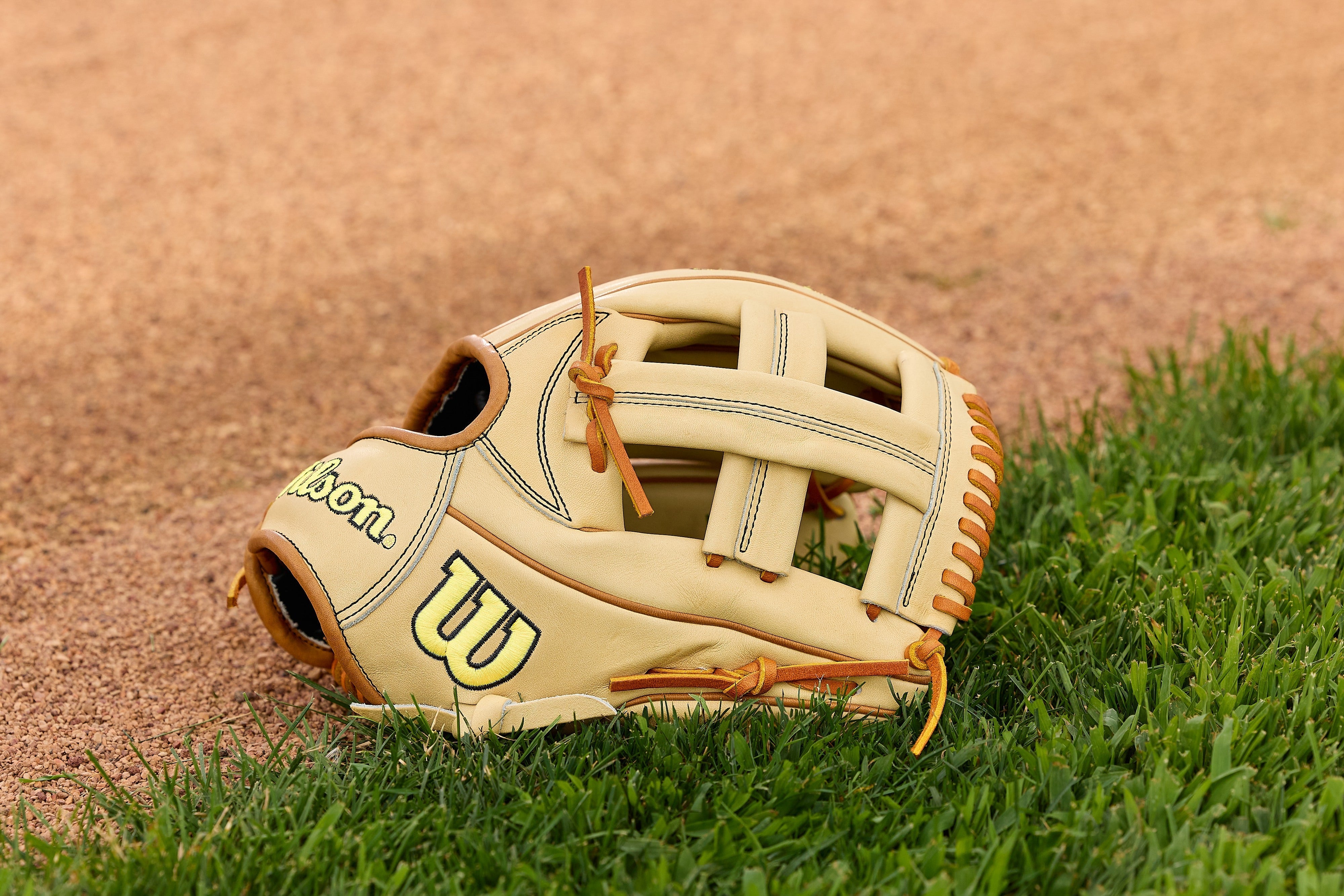 Wilson A2000 Classic EL3 Blonde Model 11.75" Baseball Infield Glove