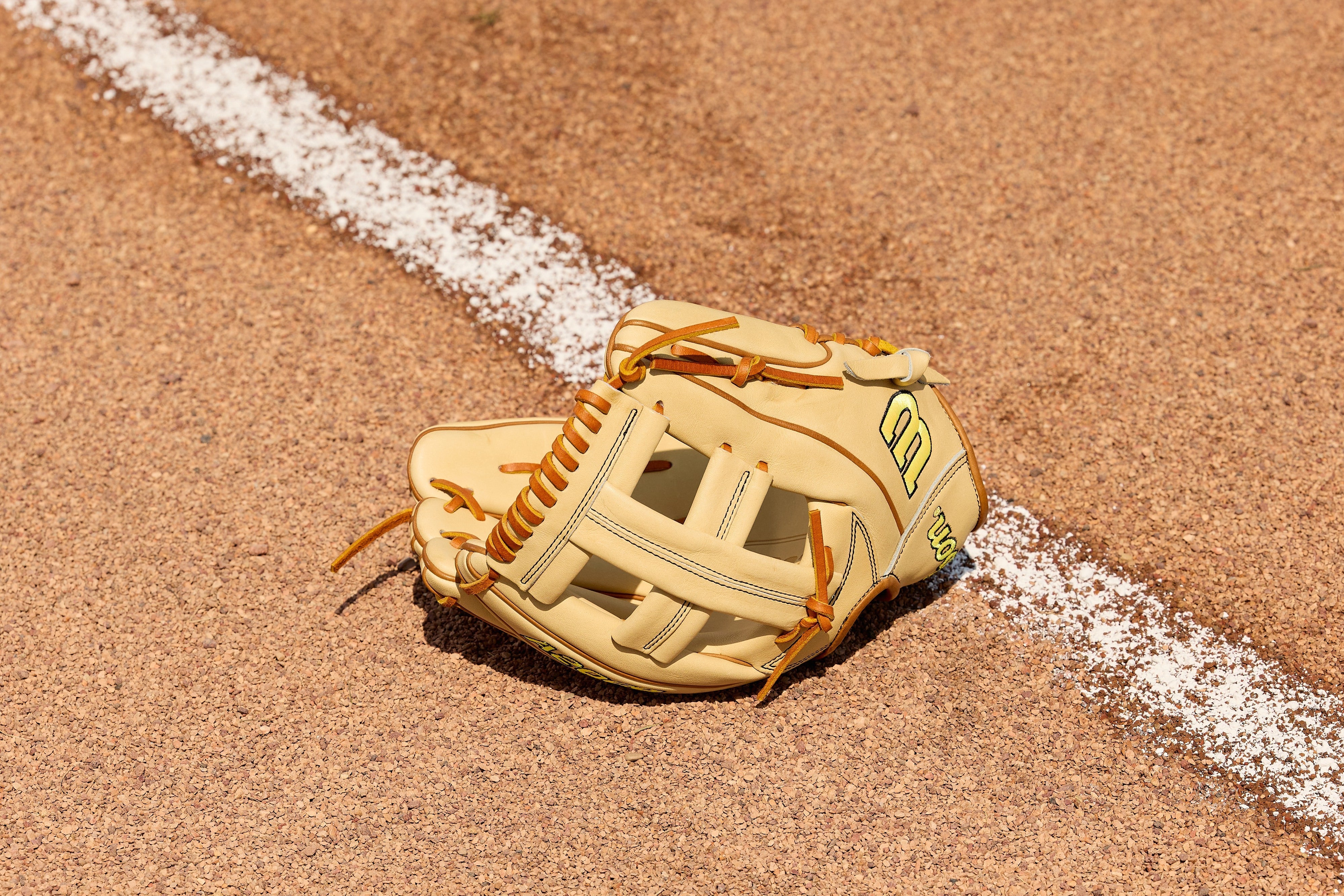 Wilson A2000 Classic EL3 Blonde Model 11.75" Baseball Infield Glove