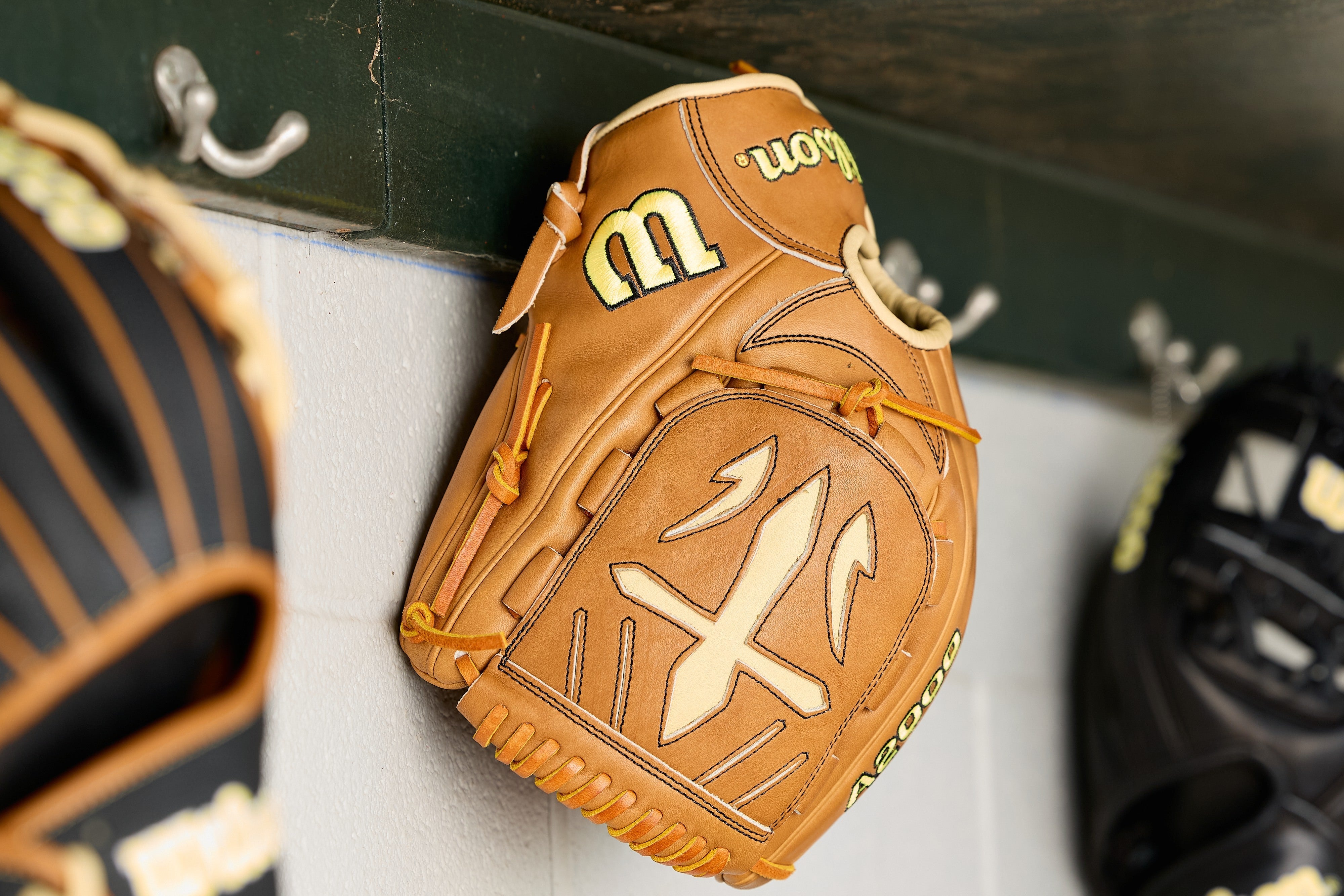 Wilson A2000 Classic B23 Model 12" Baseball Pitcher's Glove