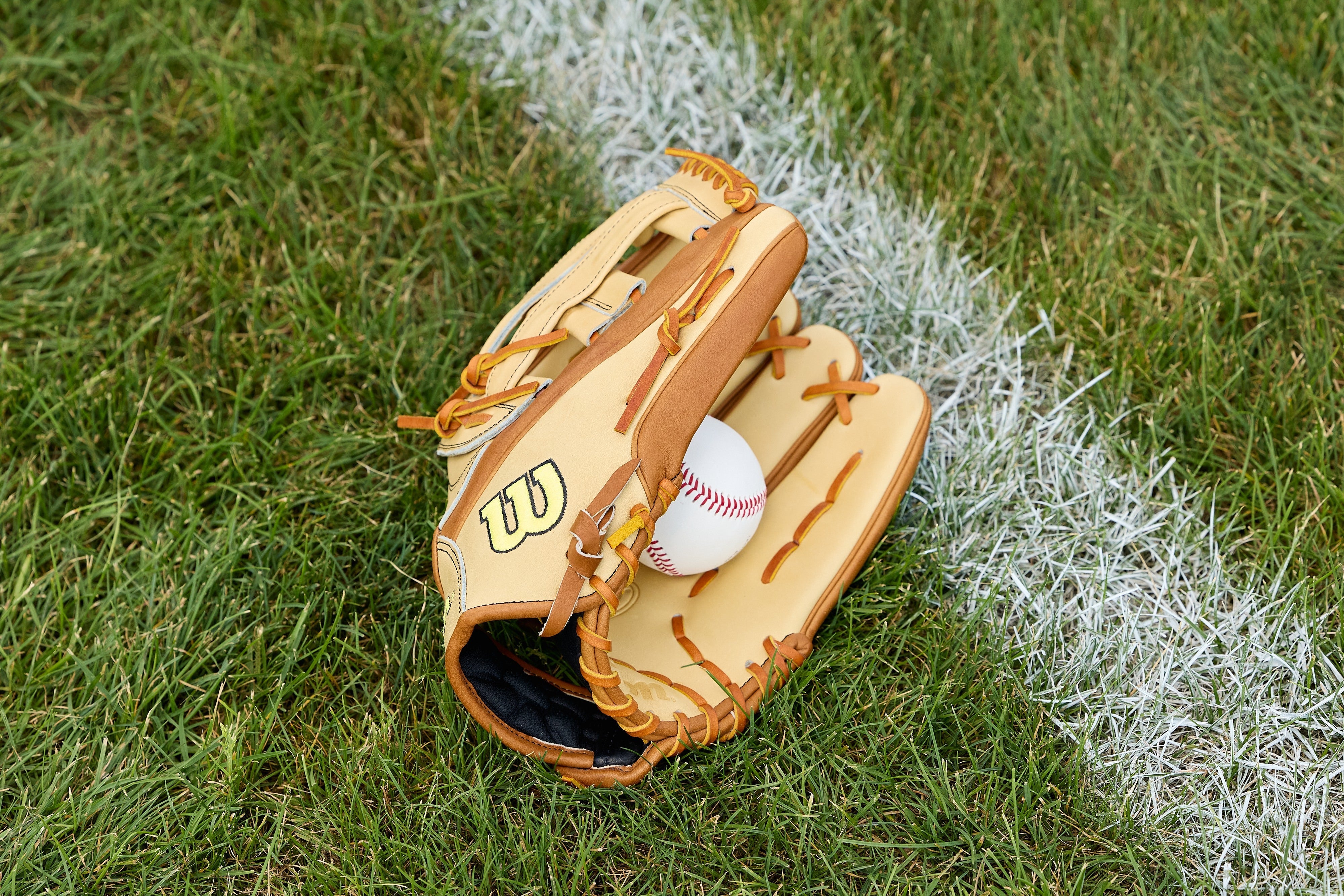 Wilson A2000 Classic 1777 Tan Model 12.75" Baseball Outfield Glove