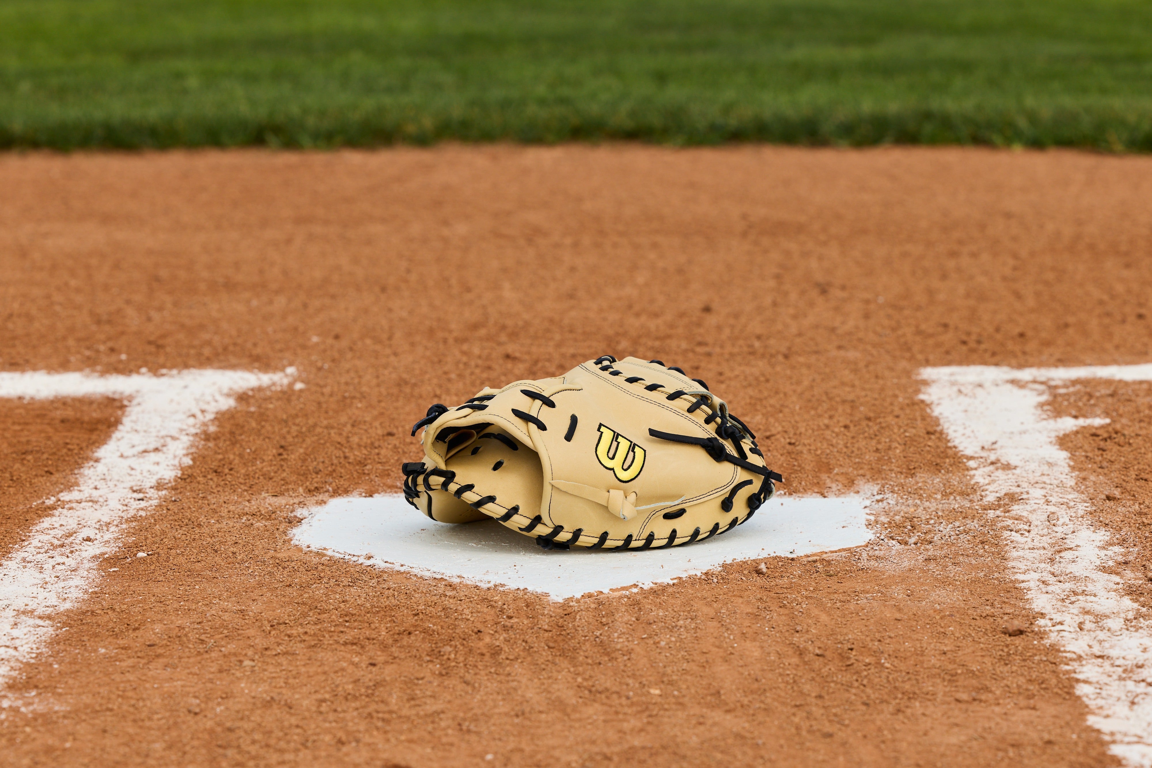 Wilson A2000 Classic 1734 Blonde Model 34" Baseball Catcher's Mitt